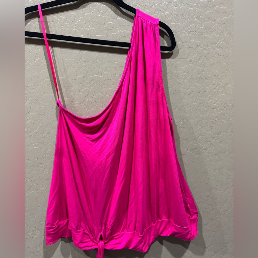One shoulder top